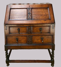 Load image into Gallery viewer, Early Twentieth Century Oak Bureau