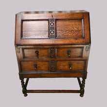 Load image into Gallery viewer, Early Twentieth Century Oak Bureau