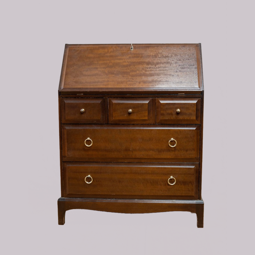 Minstrel Stag Bureau